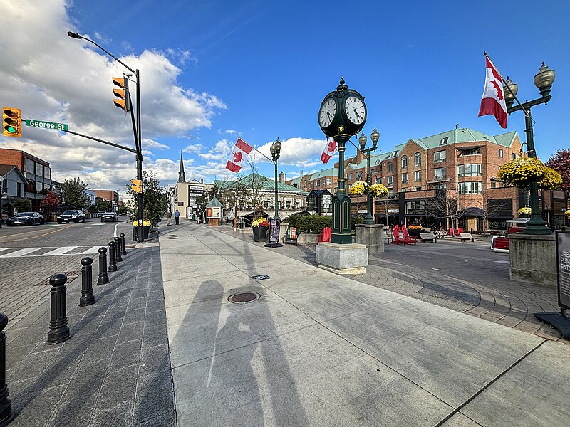 Photo of Oakville Town Square by Canmenwalker - own work, cc by 4.0